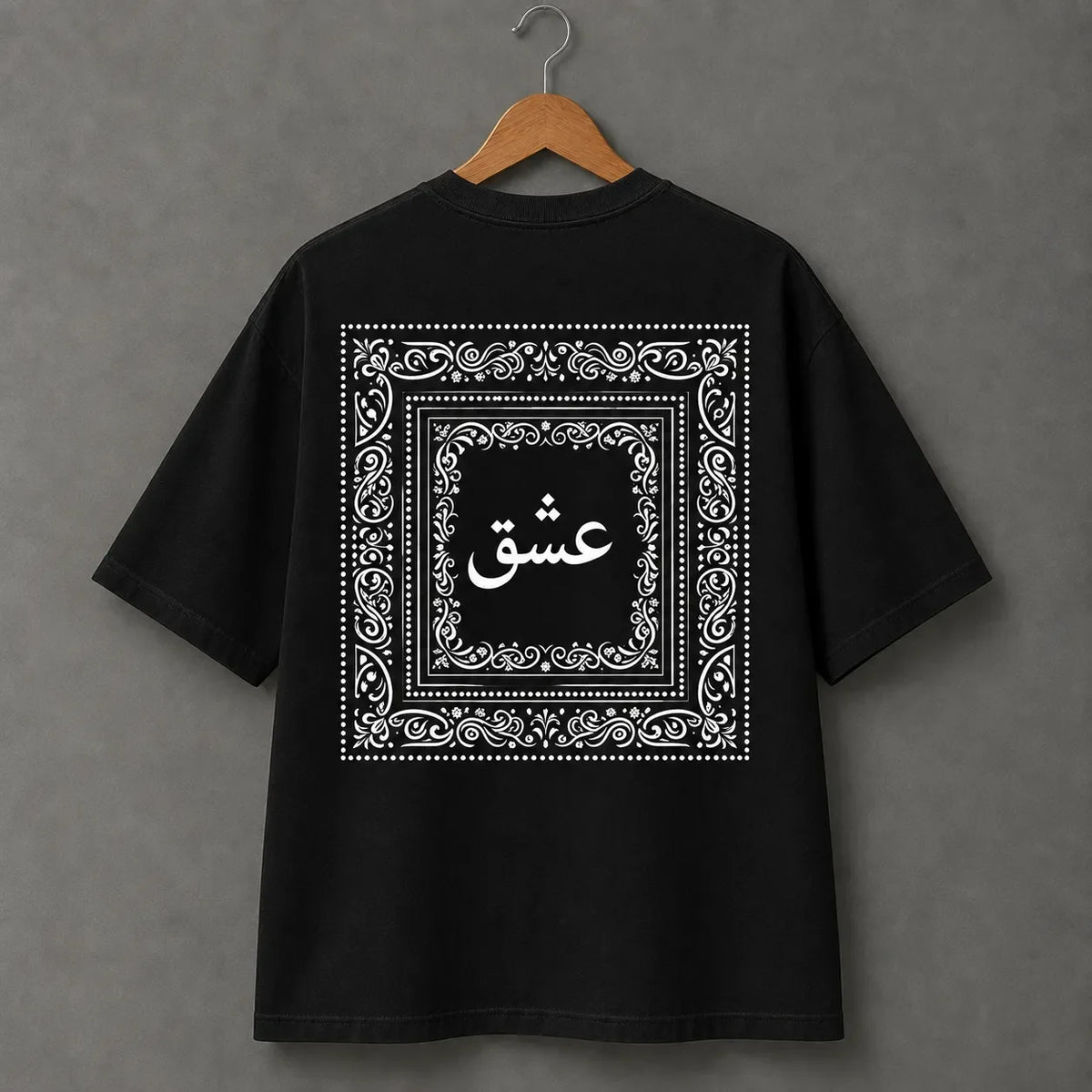 Ornate عشق Back Print T-Shirt